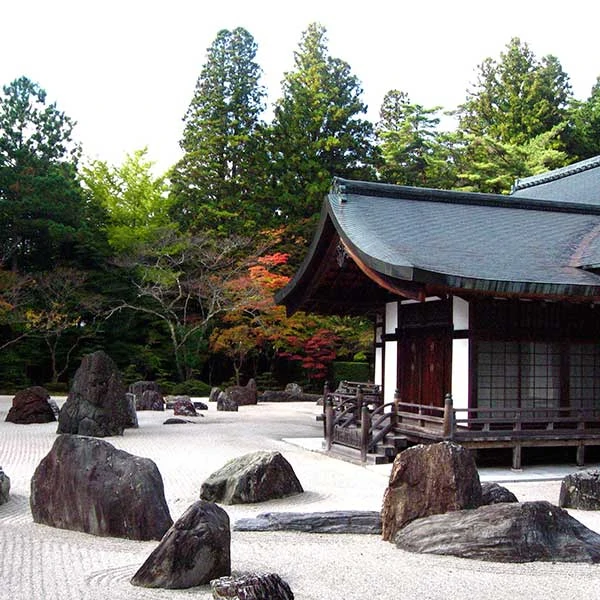 Buddhistischer Tempel und Steingarten in Koya-San, Japan Quelle: Liquid